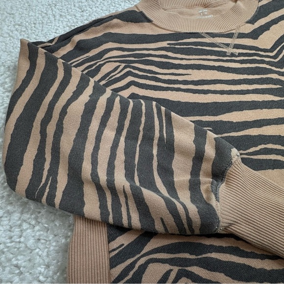 Aerie Oversized Good Vibes Sweatshirt. Zebra Print. Small - Picture 4 of 9